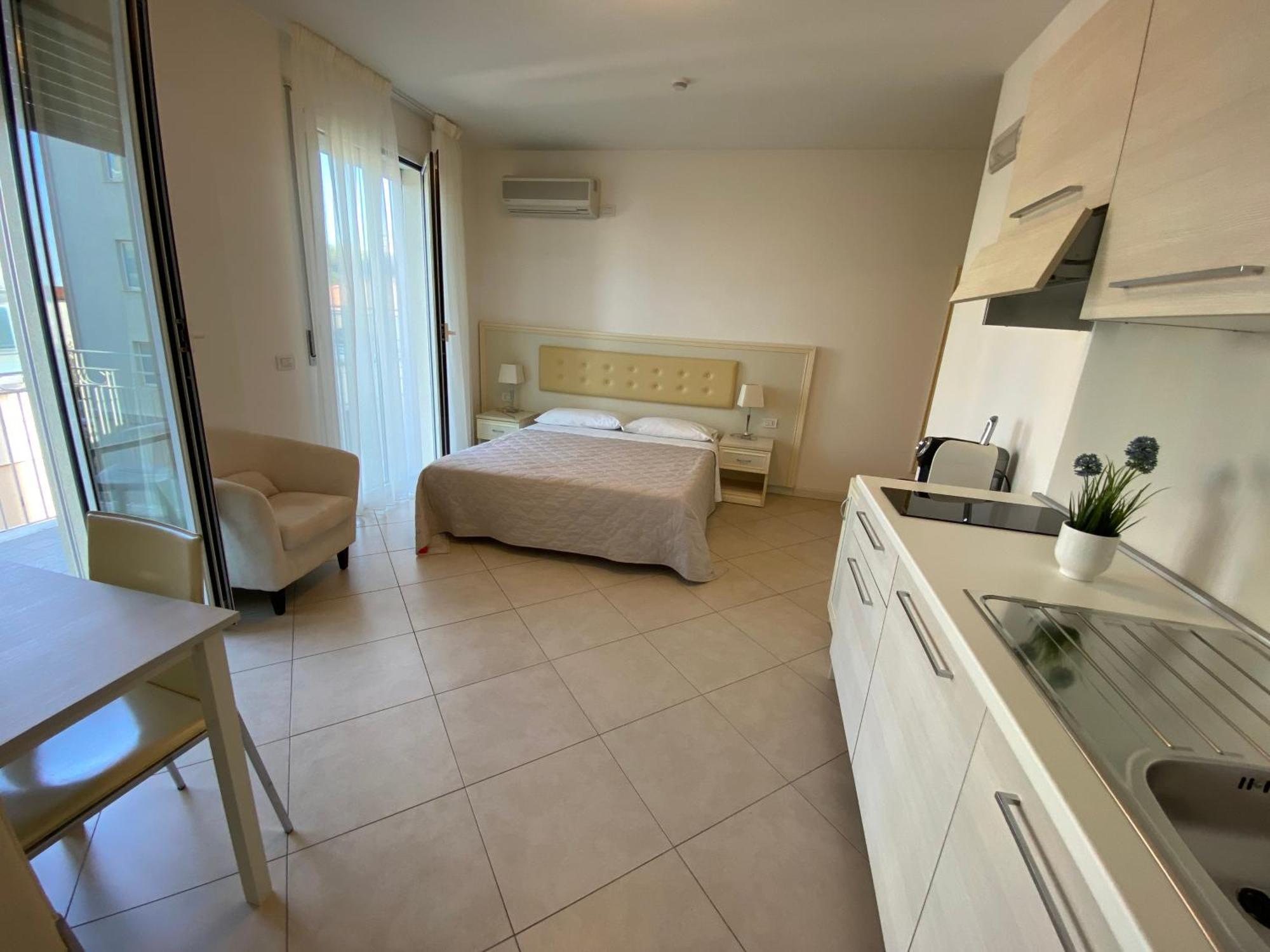 ריצ'יונה Residence Suite Smeraldo מראה חיצוני תמונה