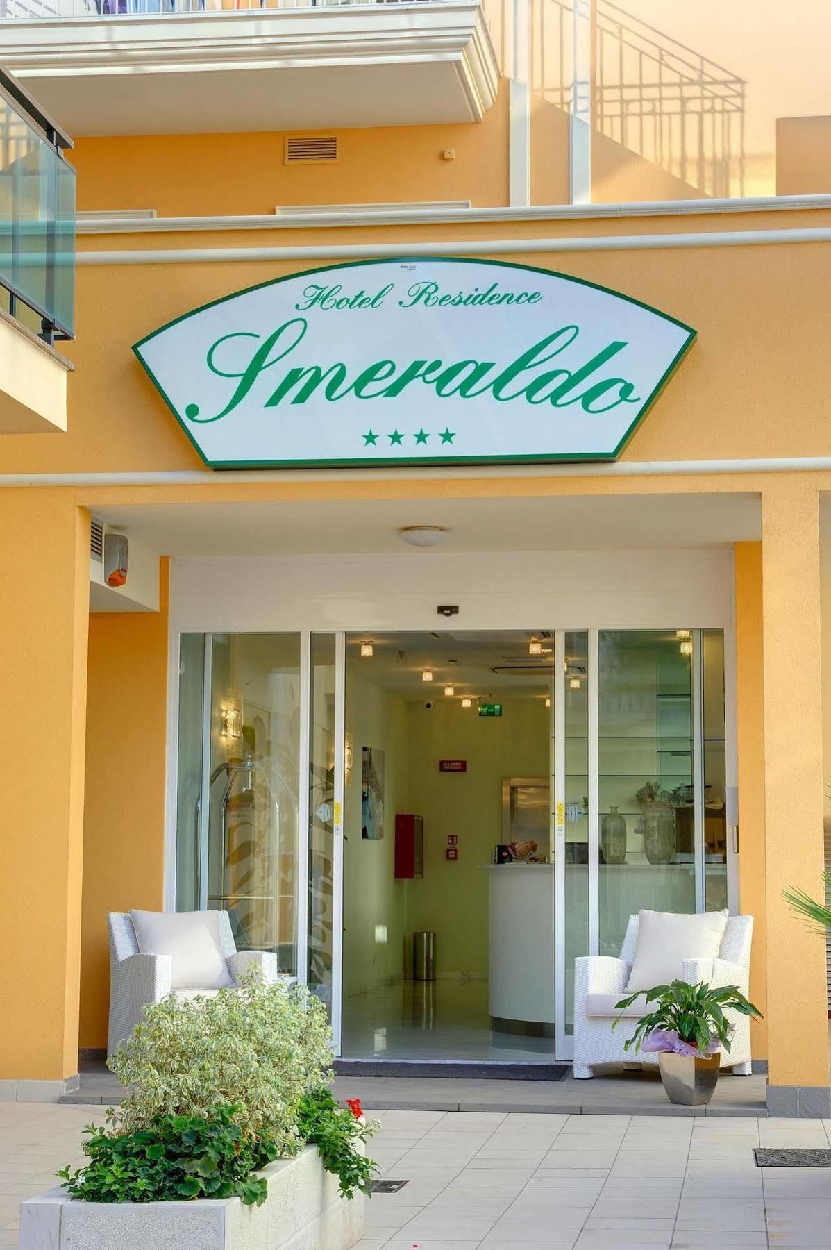 ריצ'יונה Residence Suite Smeraldo מראה חיצוני תמונה
