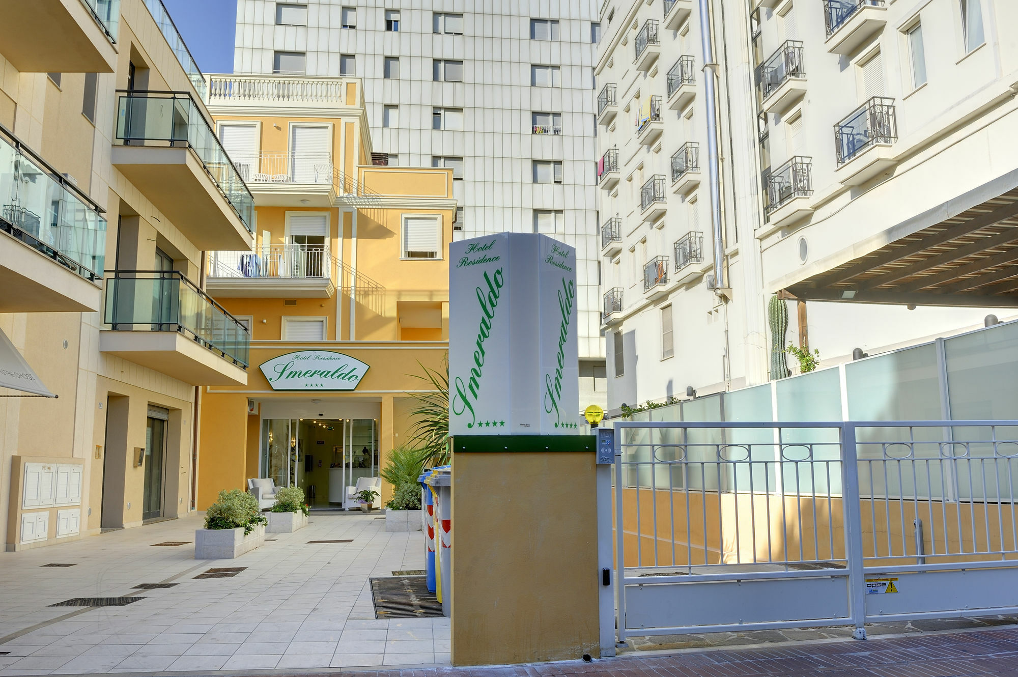 ריצ'יונה Residence Suite Smeraldo מראה חיצוני תמונה