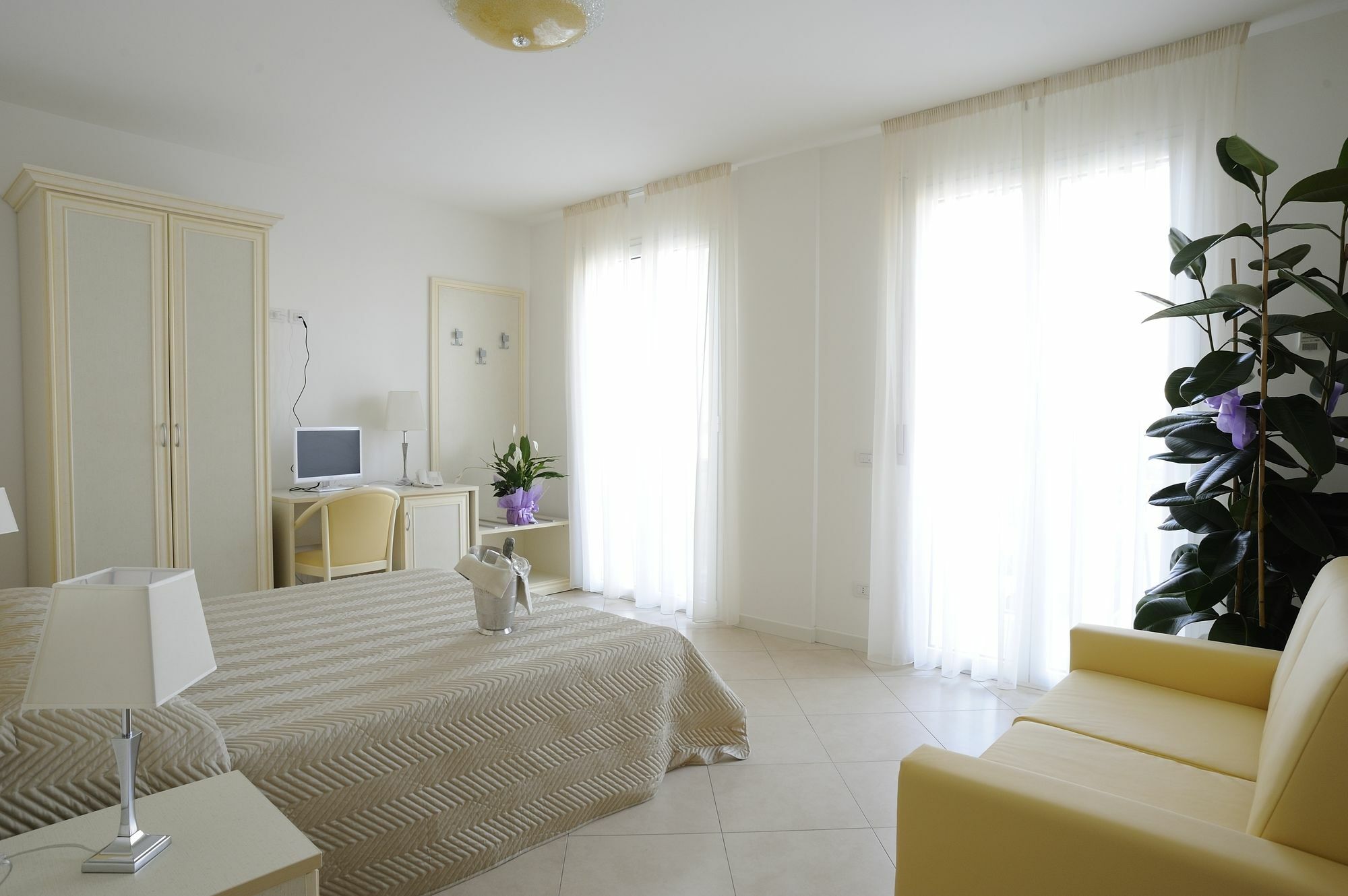 ריצ'יונה Residence Suite Smeraldo מראה חיצוני תמונה