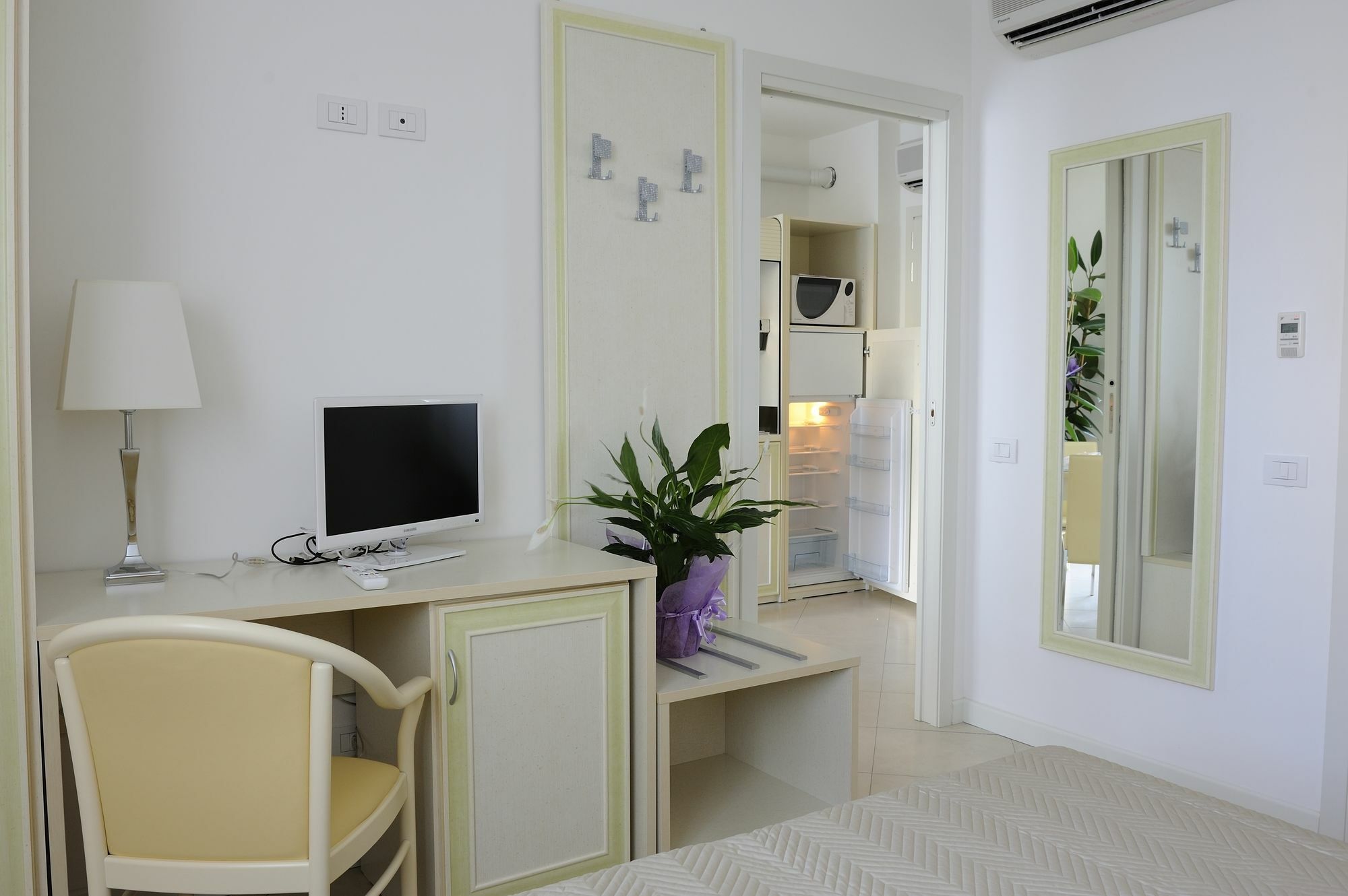 ריצ'יונה Residence Suite Smeraldo מראה חיצוני תמונה